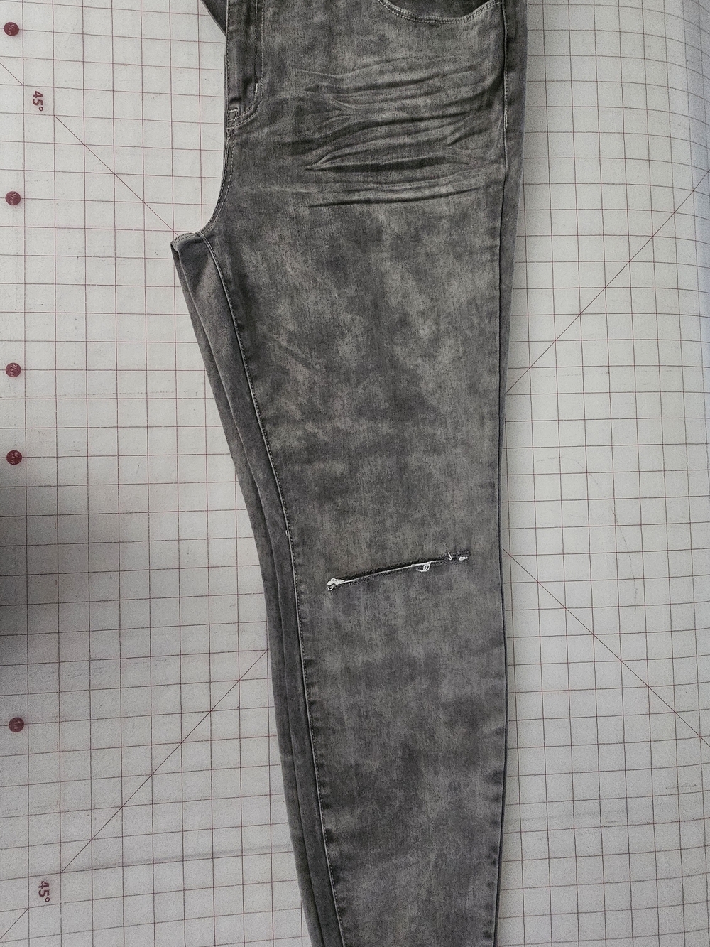 refuge+ Gray Washed Skin Tight Leggings e+ Skinny Jeans with rip knee detail